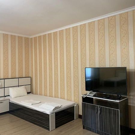 Hotel "Aishadeluxe" Taraz Exterior foto