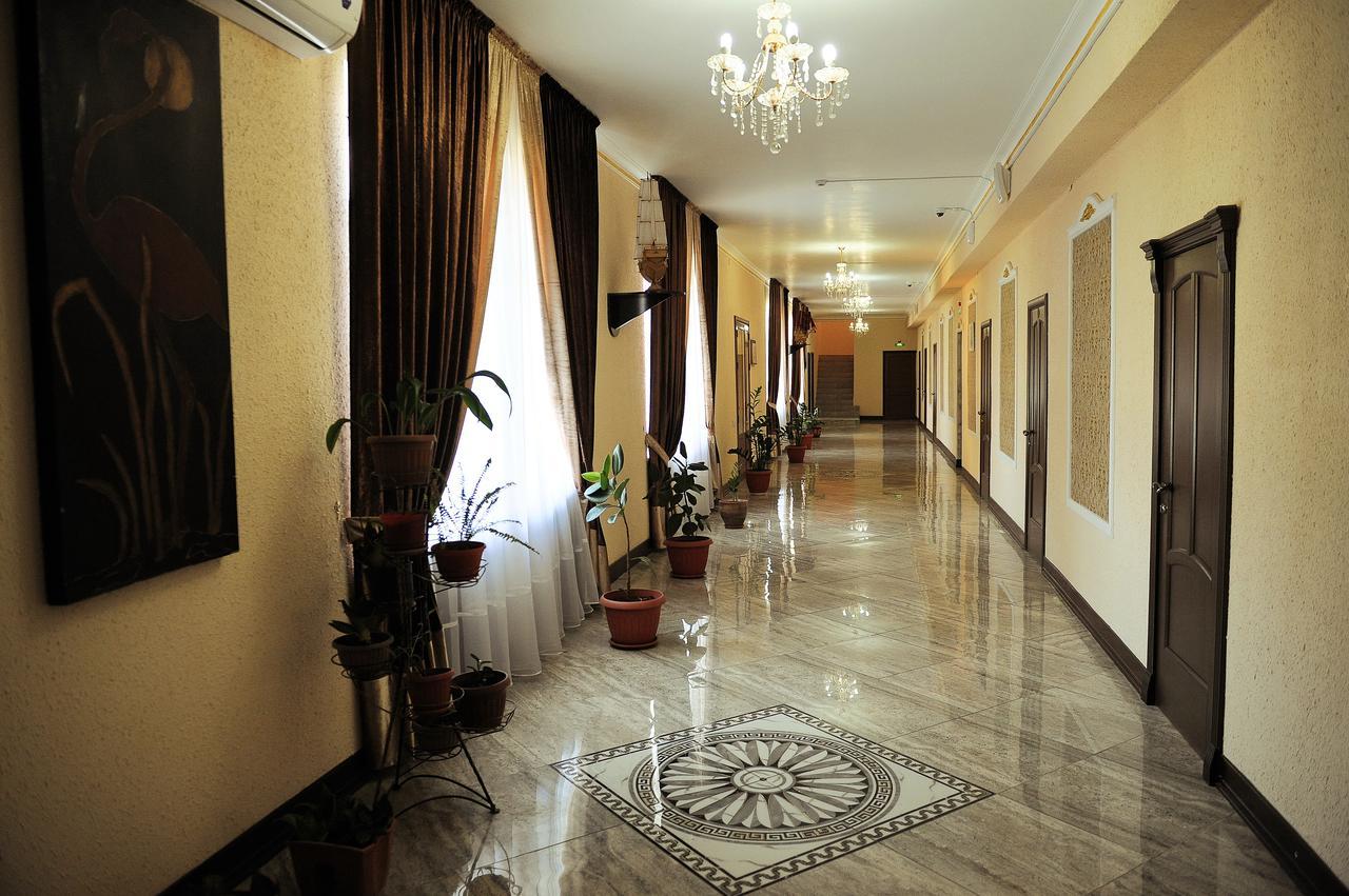 Hotel "Aishadeluxe" Taraz Exterior foto