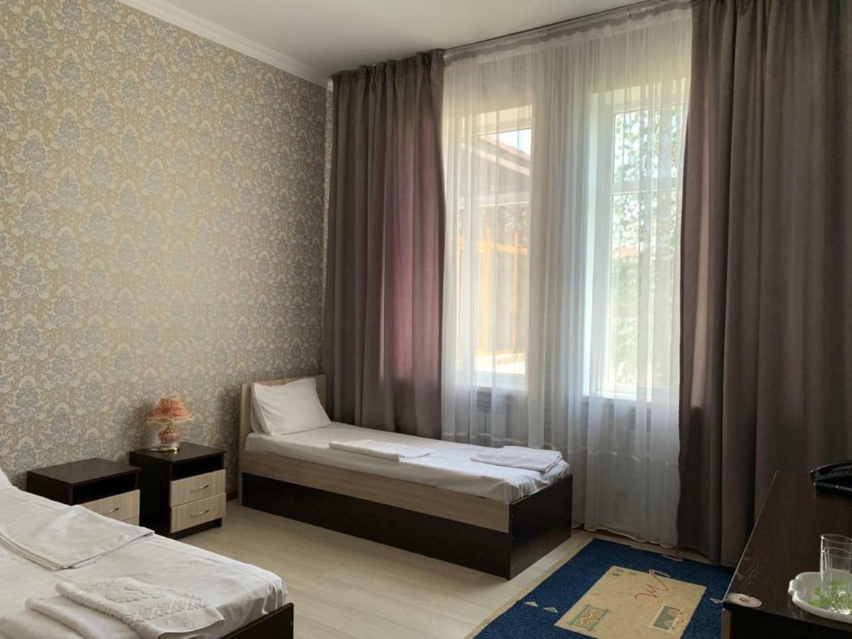 Hotel "Aishadeluxe" Taraz Exterior foto